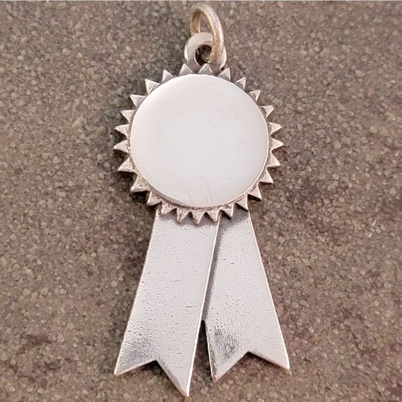 Rare Retired James Avery 1st Place Winners Ribbon Engravable Charm - Picture 1 of 5
